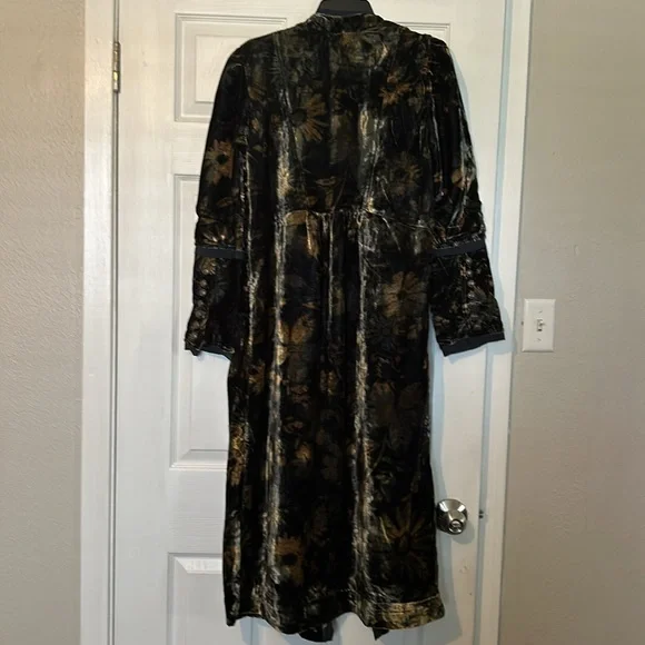 Sale. New free people hazel duster blk motif